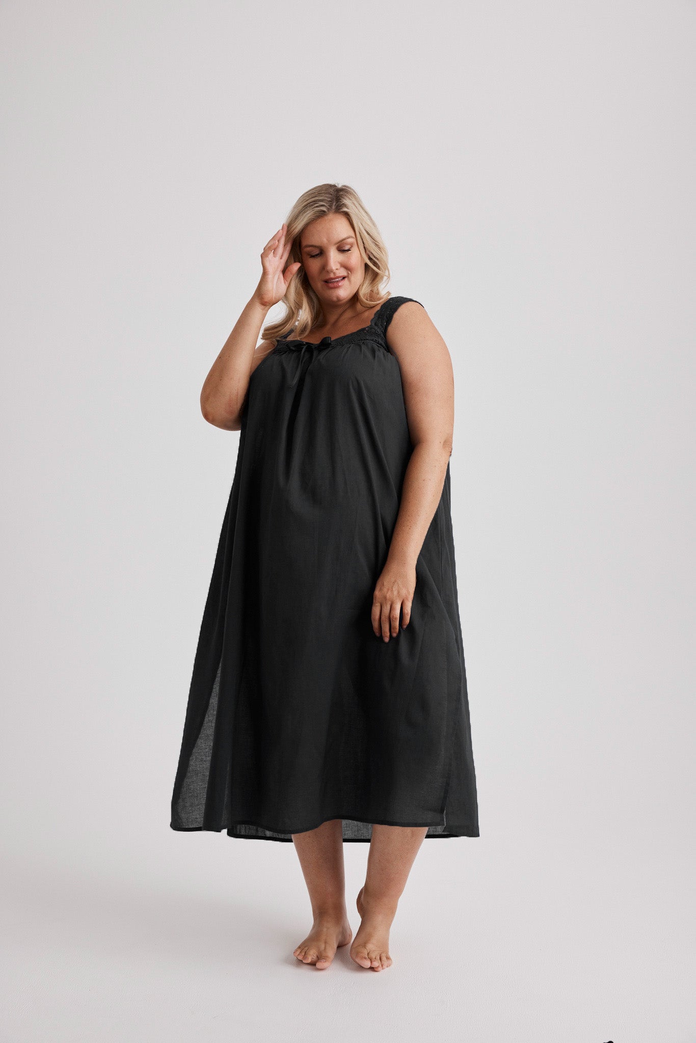 Deborah - Nightie - Mid Length - Black