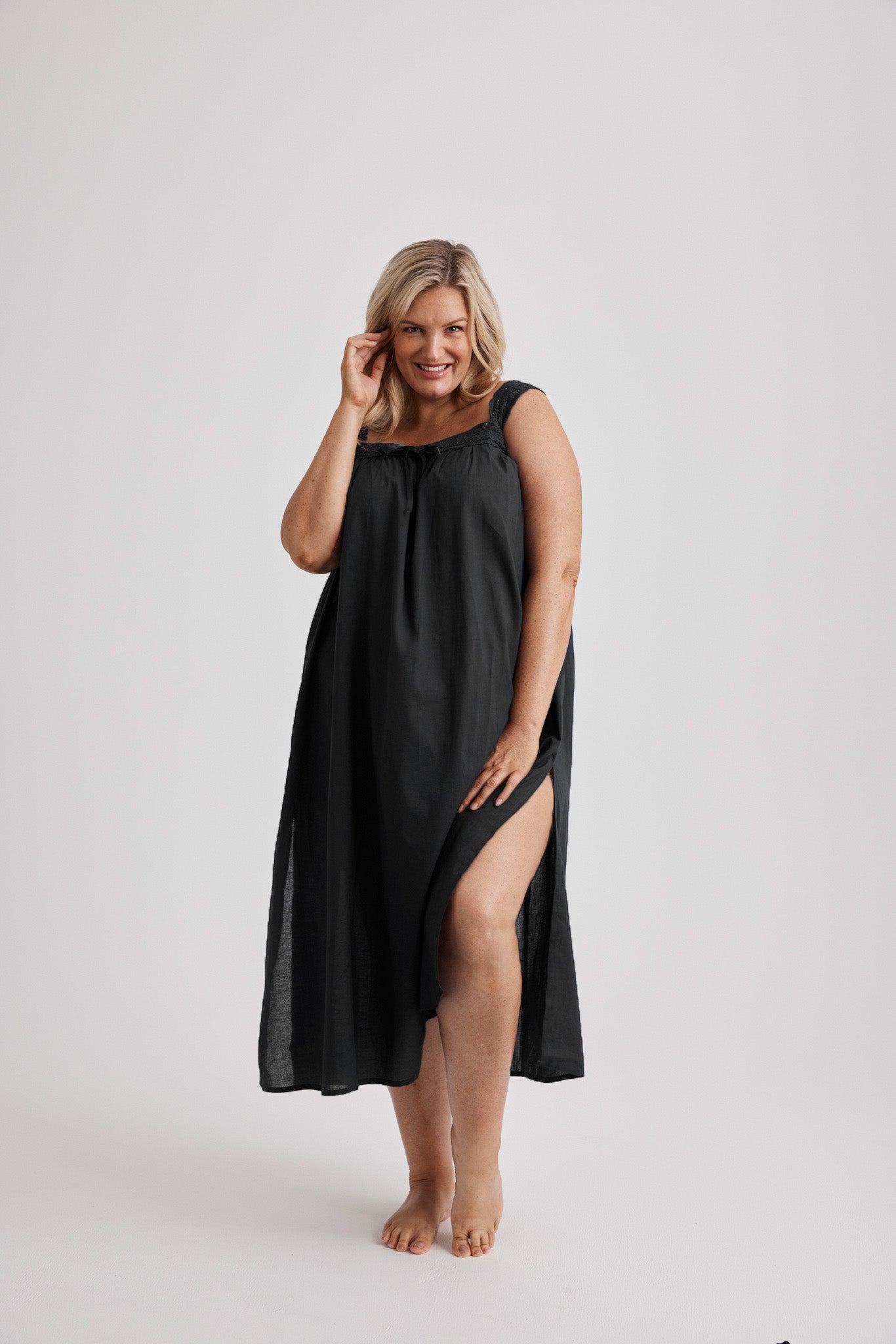 Deborah - Nightie - Mid Length - Black